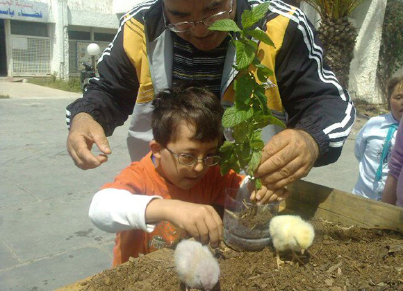 l'AEH avec les enfants d'Ettafaoul